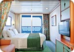 Camarote espacioso con balcón y vista al mar